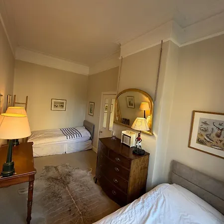 Newly Refreshed Garden Flat In Stockbridge Appartement