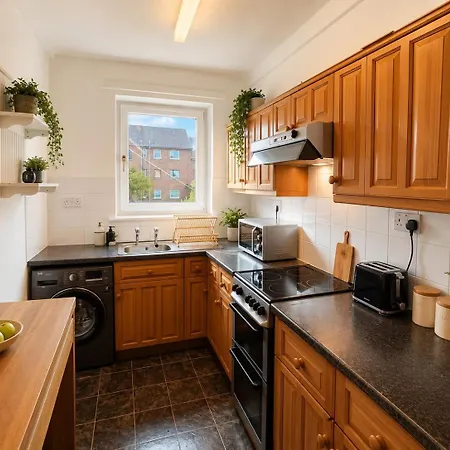 Bright And Spacious 2 Bedroom Flat Sleeps 5 * Edinburgh