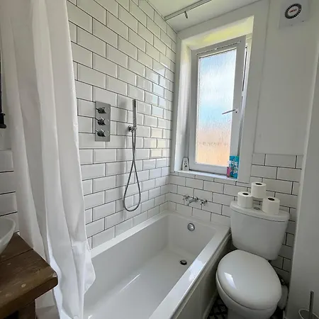 Stylish 2br In *