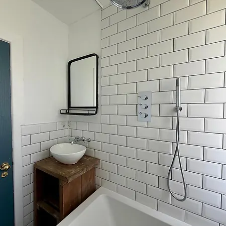 Stylish 2br In Appartement