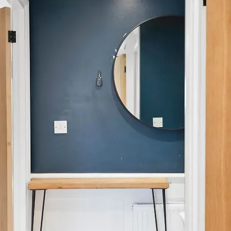 Family-friendly Near Centre Sleeps 5 אדינבורו