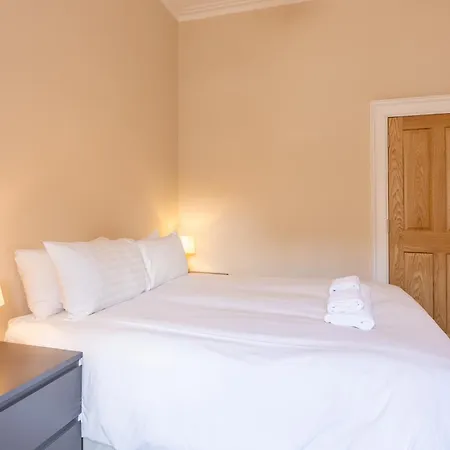 Incredibly Located 3bdr Flat In * Edinburgh