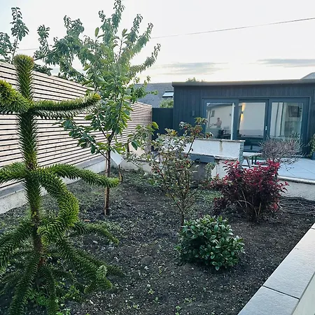 'the Garden Room' Sleeps 2 - Wifi Parking *