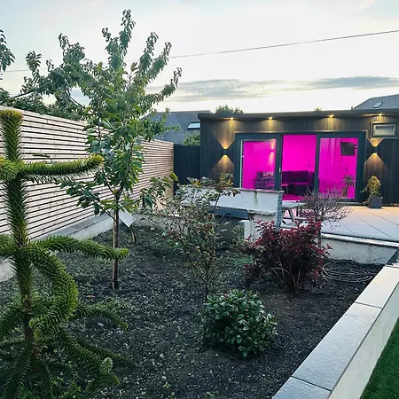 'the Garden Room' Sleeps 2 - Wifi Parking