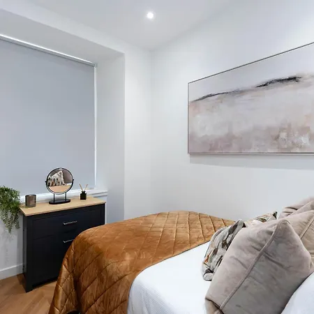 Stylish City-centre Two-bedroom *