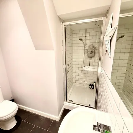 London Road Luxury Georgian - Superfast Wifi - Parking Available Апартаменты Эдинбург
