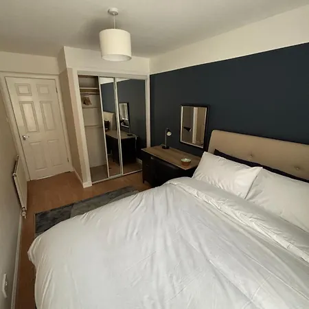 Appartement Two Bedroom Flat - Private Garden - Two Car Parking