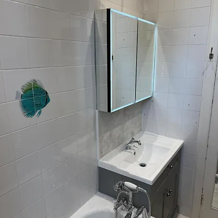 Newly Refreshed Garden Flat In Stockbridge *