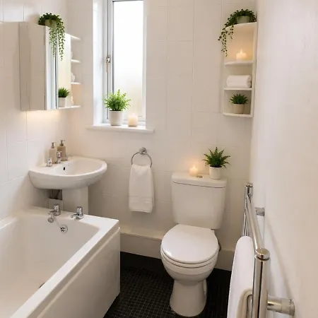 Bright And Spacious 2 Bedroom Flat Sleeps 5