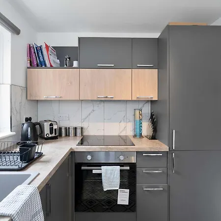 Daire Family-friendly Near Centre Sleeps 5 *