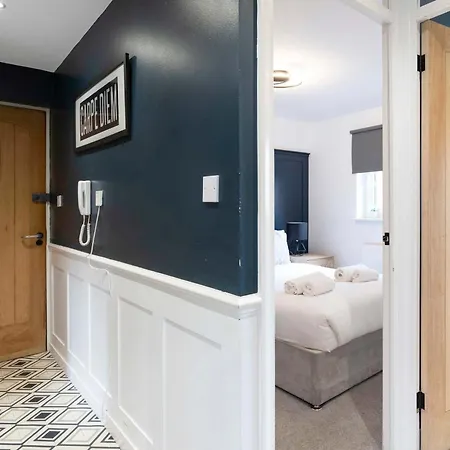 Family-friendly Near Centre Sleeps 5 Edinburgh