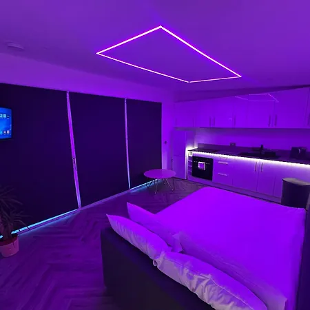 'the Garden Room' Sleeps 2 - Wifi Parking Appartement *