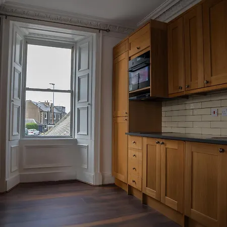 Two 3-bedroom Near Airport Newbridge *