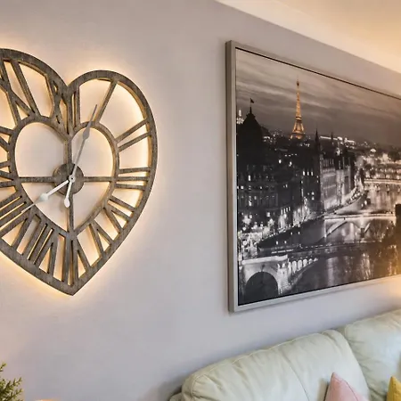 The Duff - Modern 2 Bed Near Haymarket Station & Centre