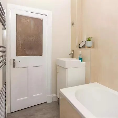 Spacious - Free Parking - Wi-fi - Near Centre Appartement