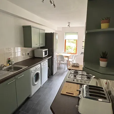 Two Bedroom Flat - Private Garden - Two Car Parking Appartement Edinburgh