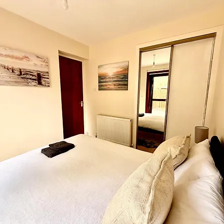 Craigour House - Superfast Wifi - Free Parking - 2br Sleeps 5 Apartman *