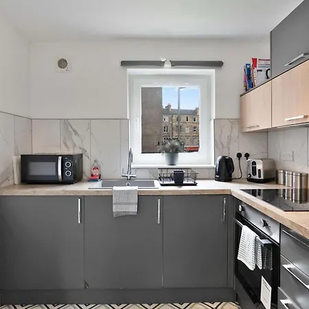 Family-friendly Near Centre Sleeps 5