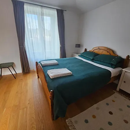 Stylish 2-bedroom End-terrace With Private Parking Appartement Edinburgh