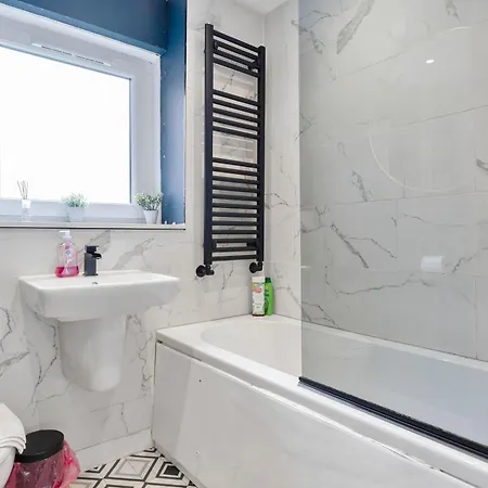 Daire Family-friendly Near Centre Sleeps 5 Edinburgh