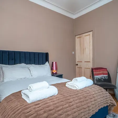 Leith Escape - Stylish 2br - Pass The Keys Edinburgh