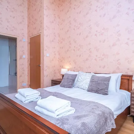 Charming 2-bedroom Flat In The Heart Of - Pass The Keys Appartement *