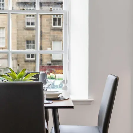 Stylish City-centre Two-bedroom *