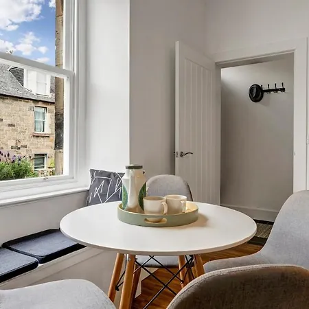 Stylish 2-bed Апартаменты Эдинбург