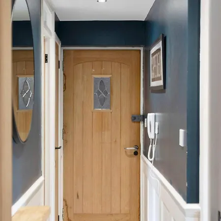 Daire Family-friendly Near Centre Sleeps 5