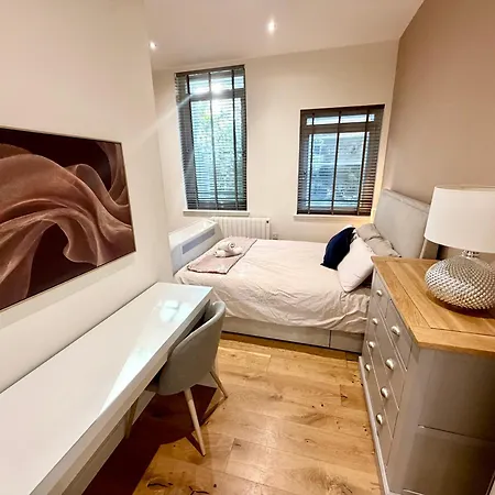 London Road Luxury Georgian - Superfast Wifi - Parking Available Апартаменты *