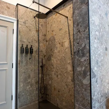 Sophisticated Urban Living Sleek 4-bedroom * Edinburgh