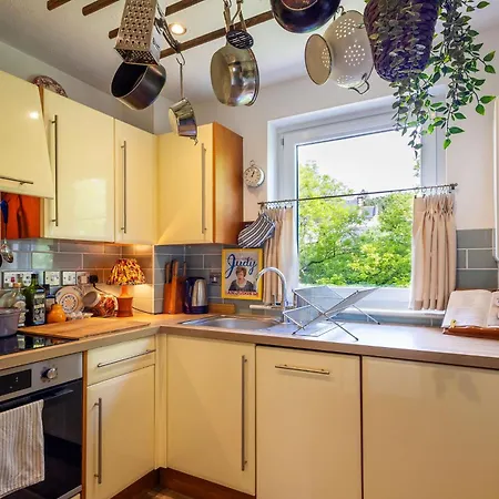 Appartement River View In Stockbridge With Parking And Study