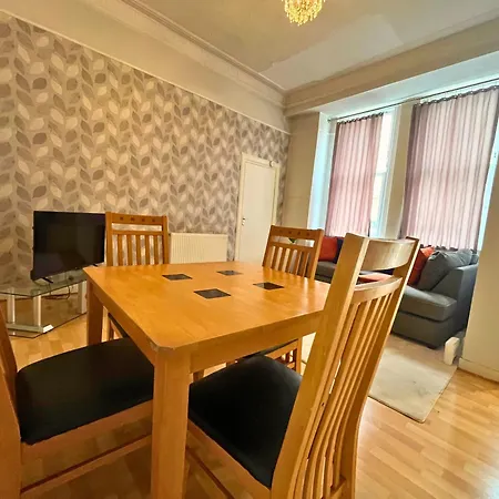 Edinburgh City Apartment