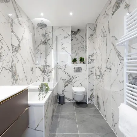 Stylish City-centre Two-bedroom