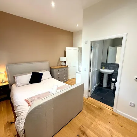 London Road Luxury Georgian - Superfast Wifi - Parking Available *