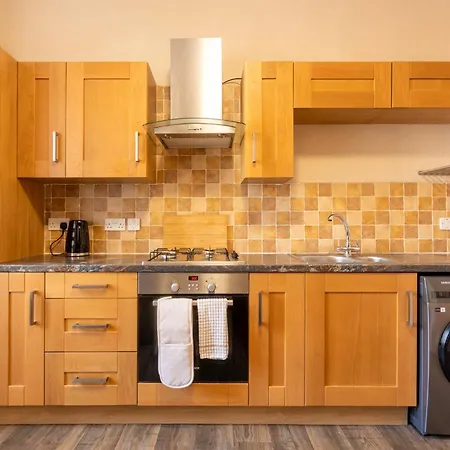 Incredibly Located 3bdr Flat In Edinburgh