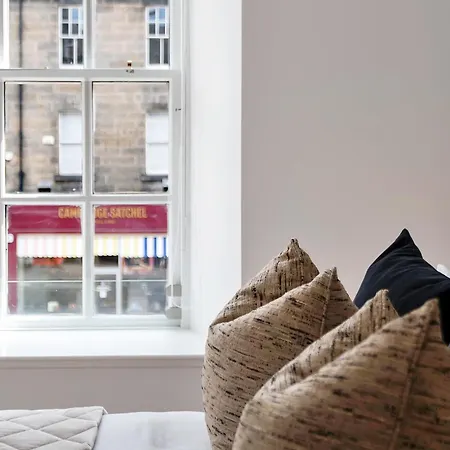 Stylish City-centre Two-bedroom * エディンバラ
