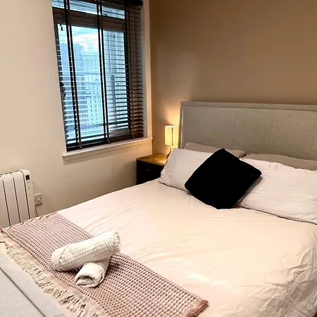 London Road Luxury Georgian - Superfast Wifi - Parking Available Апартаменты