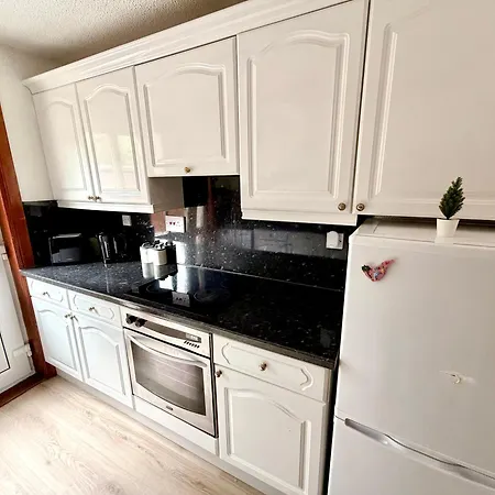 Craigour House - Superfast Wifi - Free Parking - 2br Sleeps 5 * Edinburgh