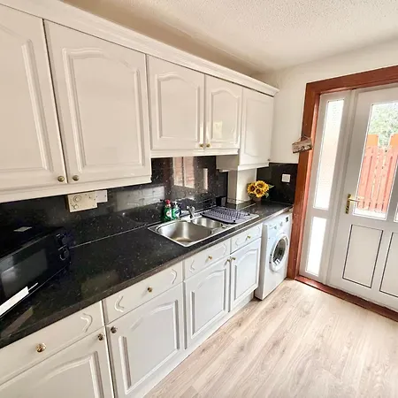 Craigour House - Superfast Wifi - Free Parking - 2br Sleeps 5 Appartement
