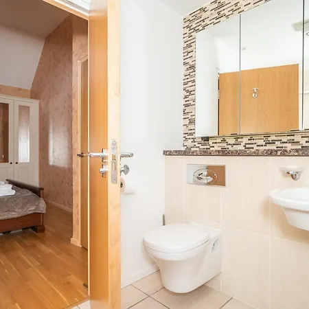 Charming 2-bedroom Flat In The Heart Of - Pass The Keys Edinburgh