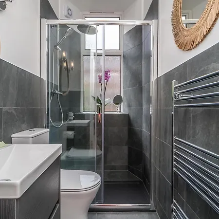 Leith Escape - Stylish 2br - Pass The Keys Appartement