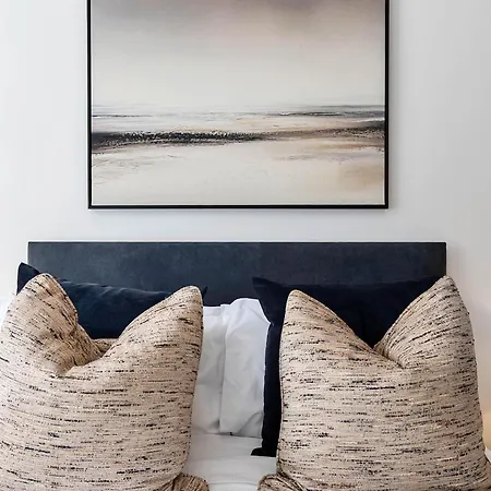 Stylish City-centre Two-bedroom Appartement Edinburgh