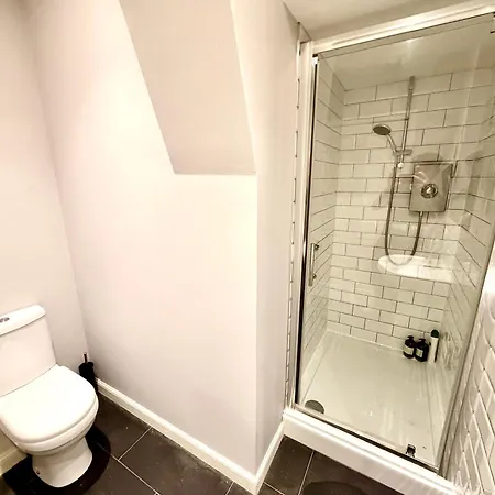 London Road Luxury Georgian - Superfast Wifi - Parking Available Апартаменты *