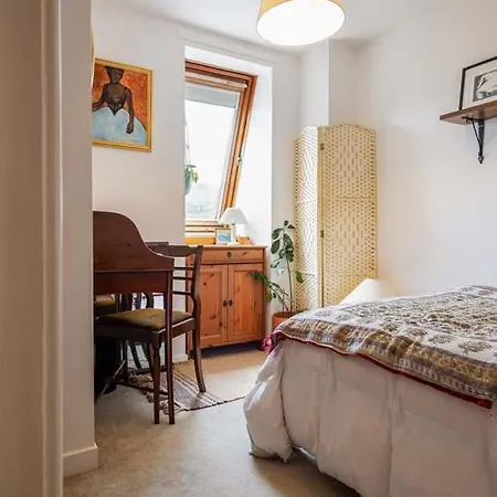 Appartement River View In Stockbridge With Parking And Study