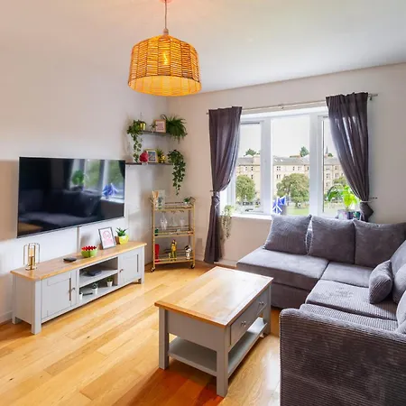 Lovely 2bdr Located Near Centre