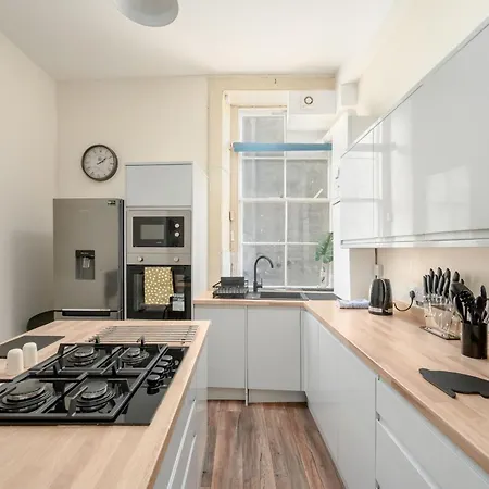 Eyre Crescent 3 Bedroom - New Town, Daire