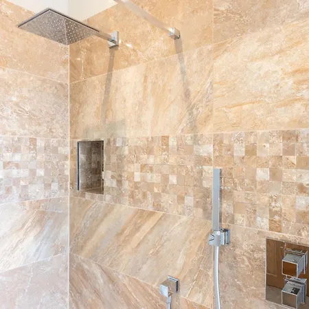 Incredibly Located 3bdr Flat In * Edinburgh