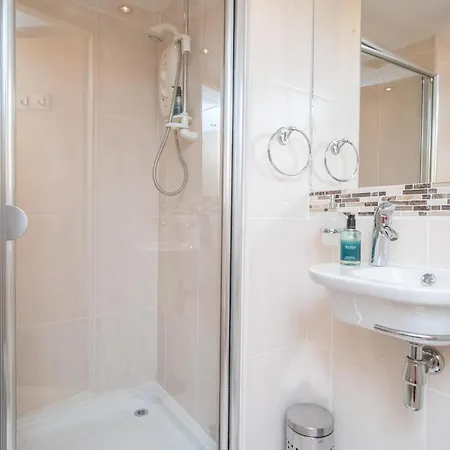 Charming 2-bedroom Flat In The Heart Of - Pass The Keys * Edinburgh