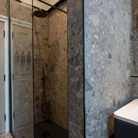 Sophisticated Urban Living Sleek 4-bedroom * Edinburgh